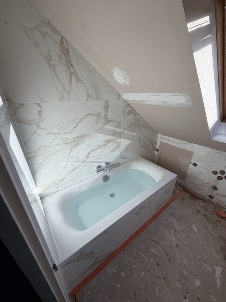 Une salle de bain sous pente – Lieurey (27)